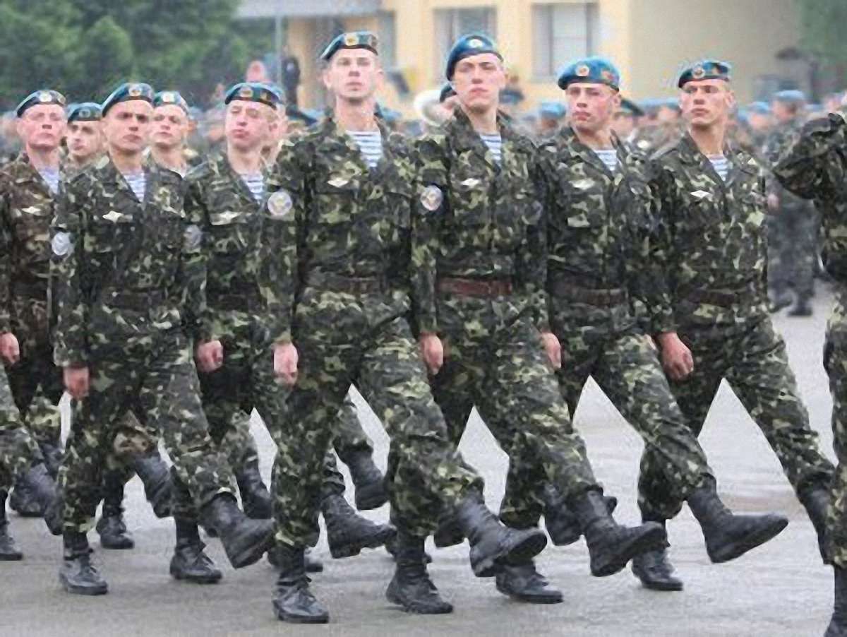 Перехід на контрактну армію відтермінували