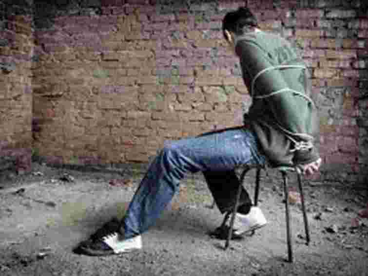 У Тернополі роботодавці утримували працівника в неволі на складі ринку