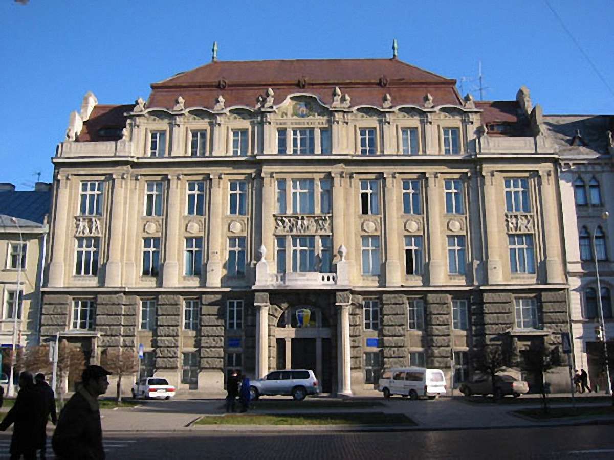 Слідчі прокуратури обшукали управління податкової міліції Львівщини