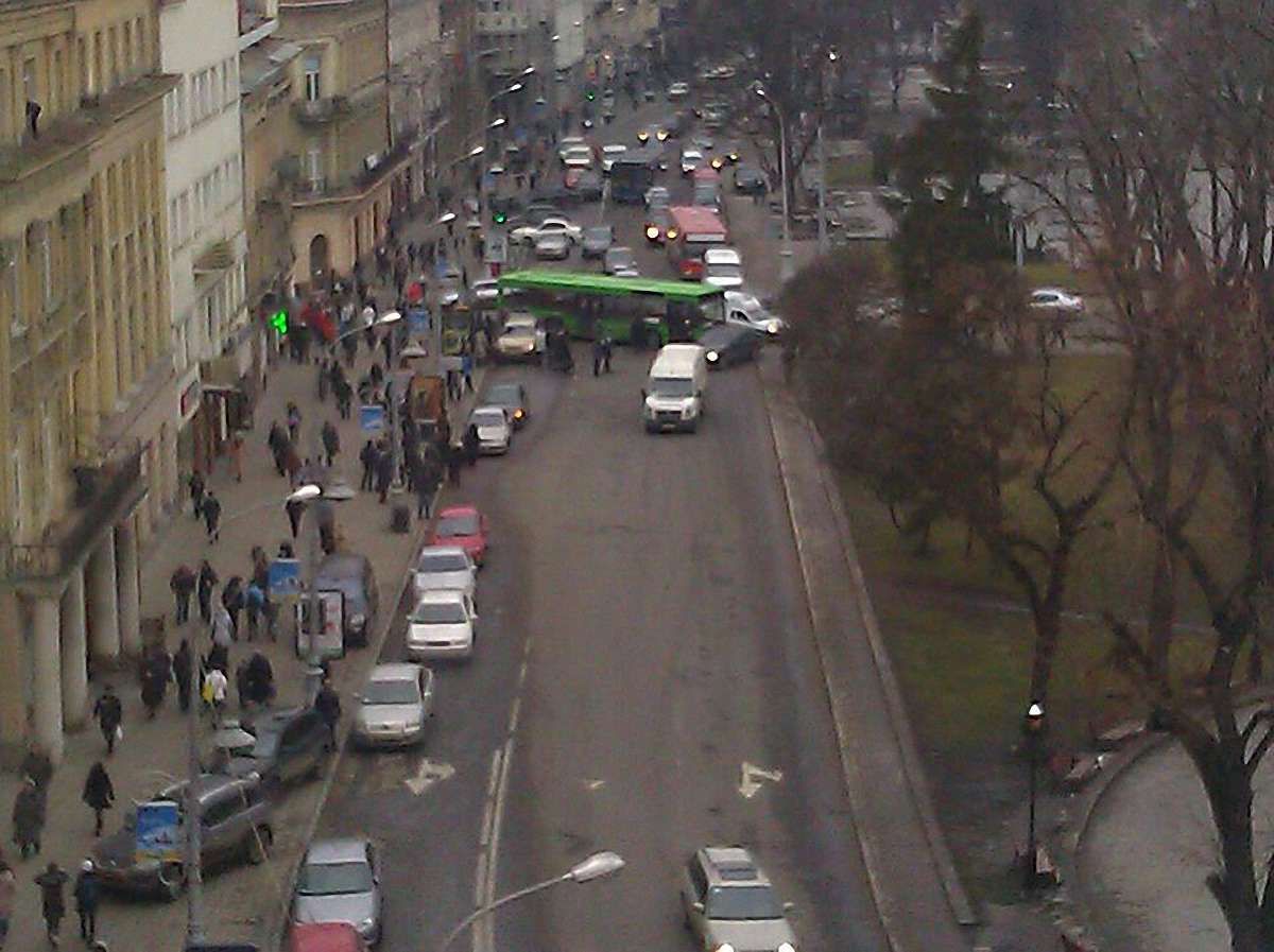 Автобус на півгодини перекрив центральний проспект у Львові 