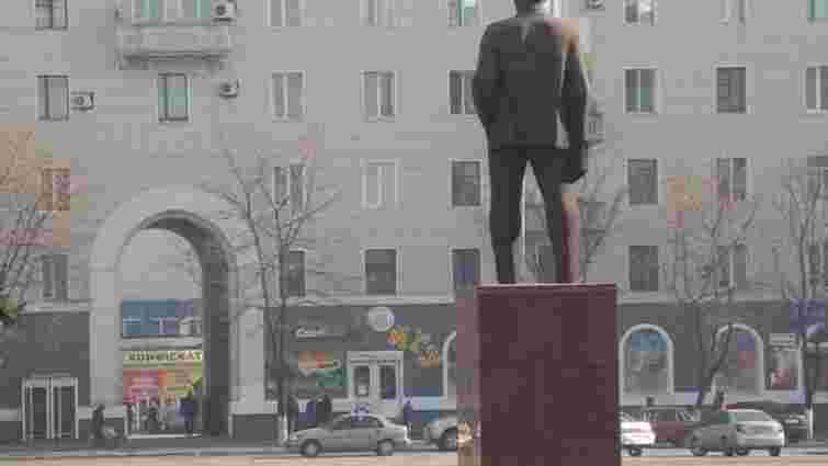 На малій батьківщині Януковича пам'ятник Леніну вимазали яйцями