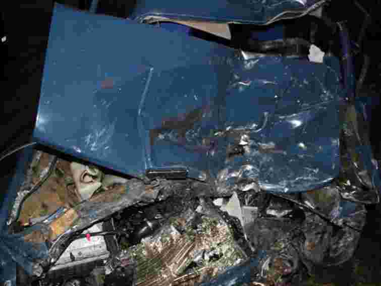 Під Мукачевом вантажівка протаранила «сімку»: двоє загиблих. Фото