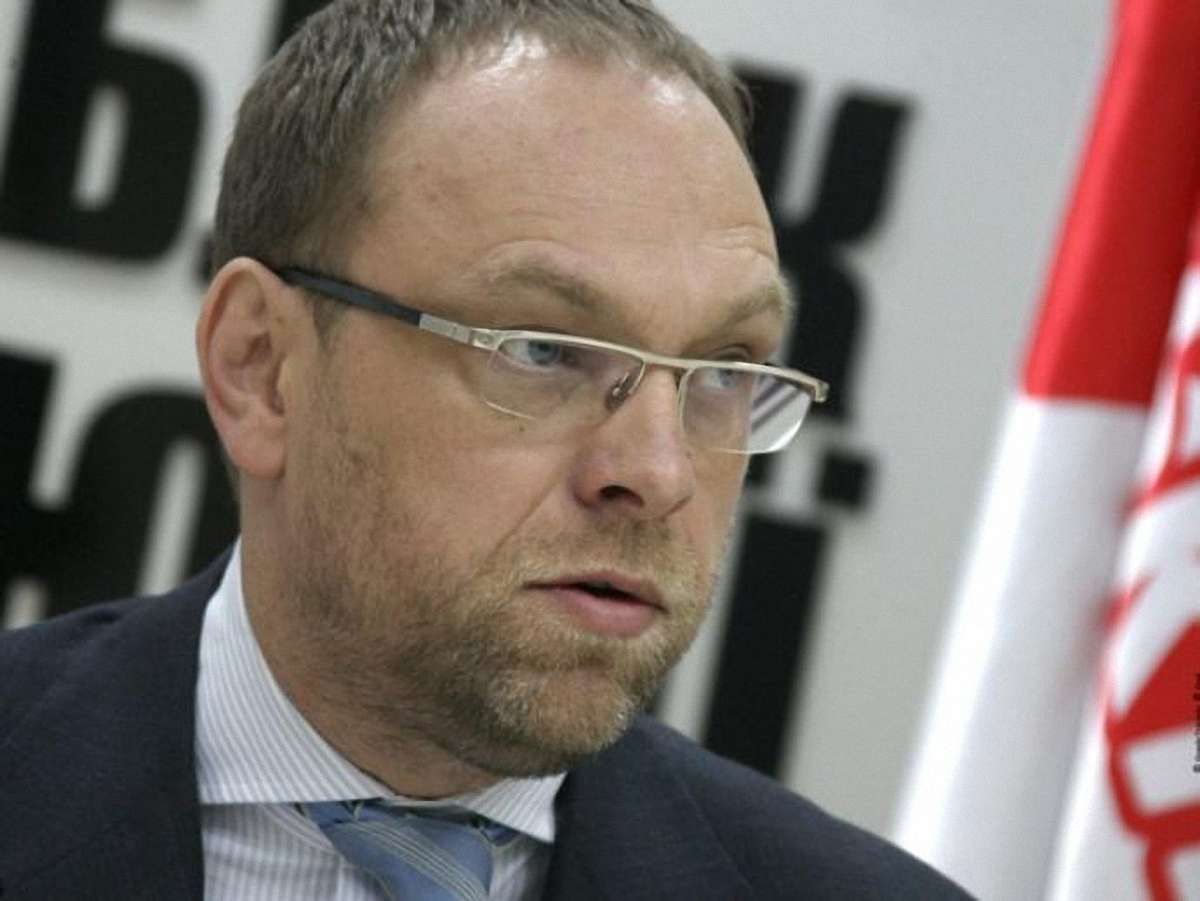 В апараті Ради є довідка, що Власенко вже не адвокат, - нардеп
