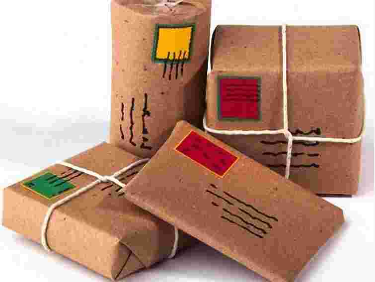 Митники у бандеролі зі США знайшли оптичні приціли та кулі