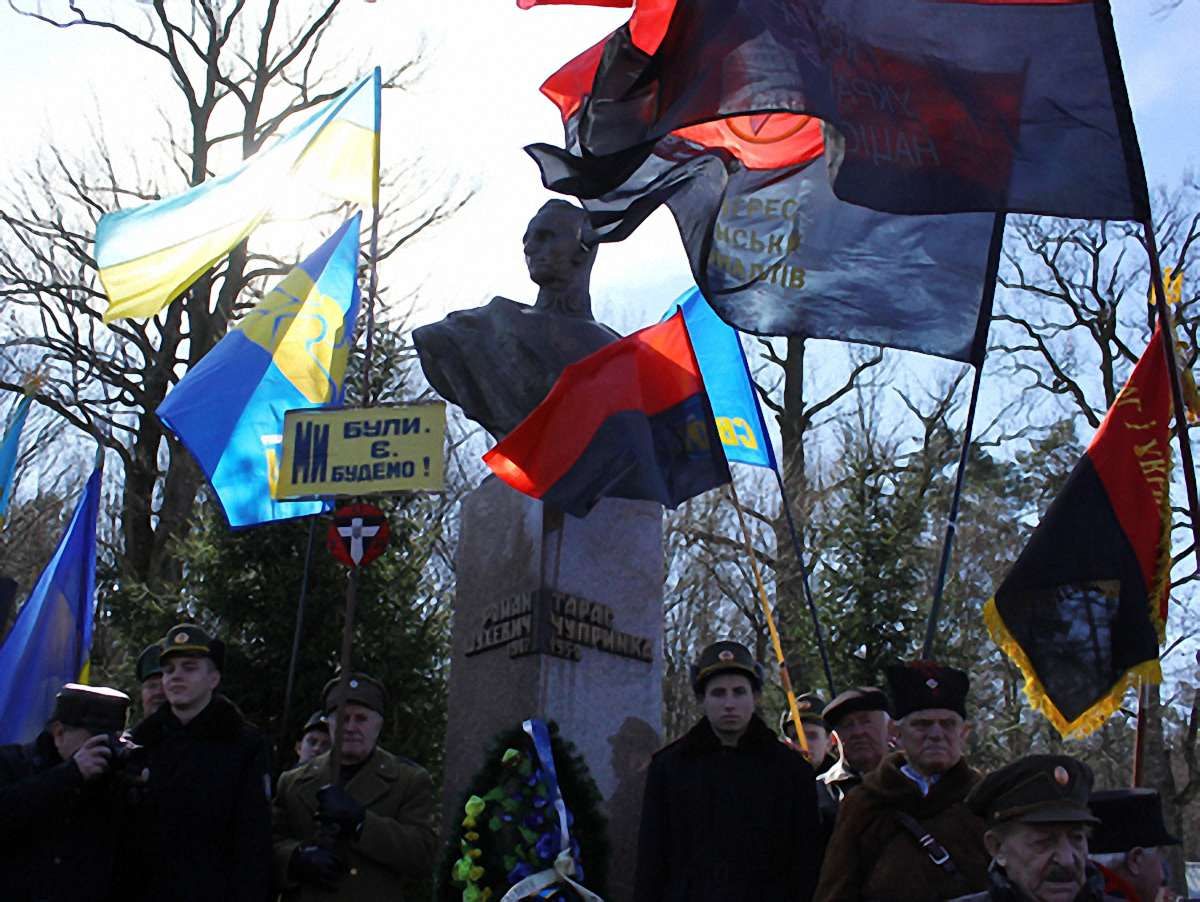 Бог не дасть вам України, якщо ви просите грошей, – Шухевич