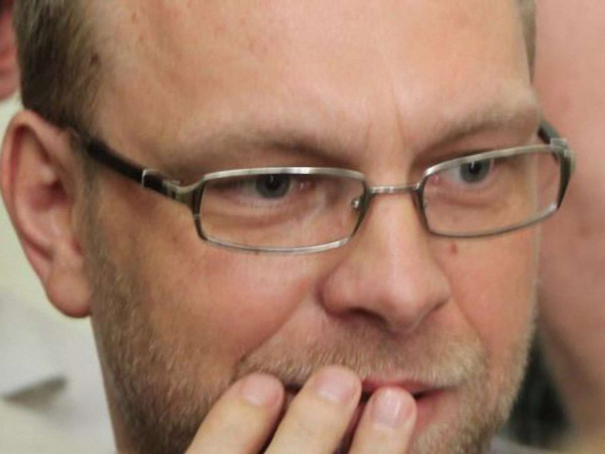 Суд продовжить розгляд позову про мандат Власенка