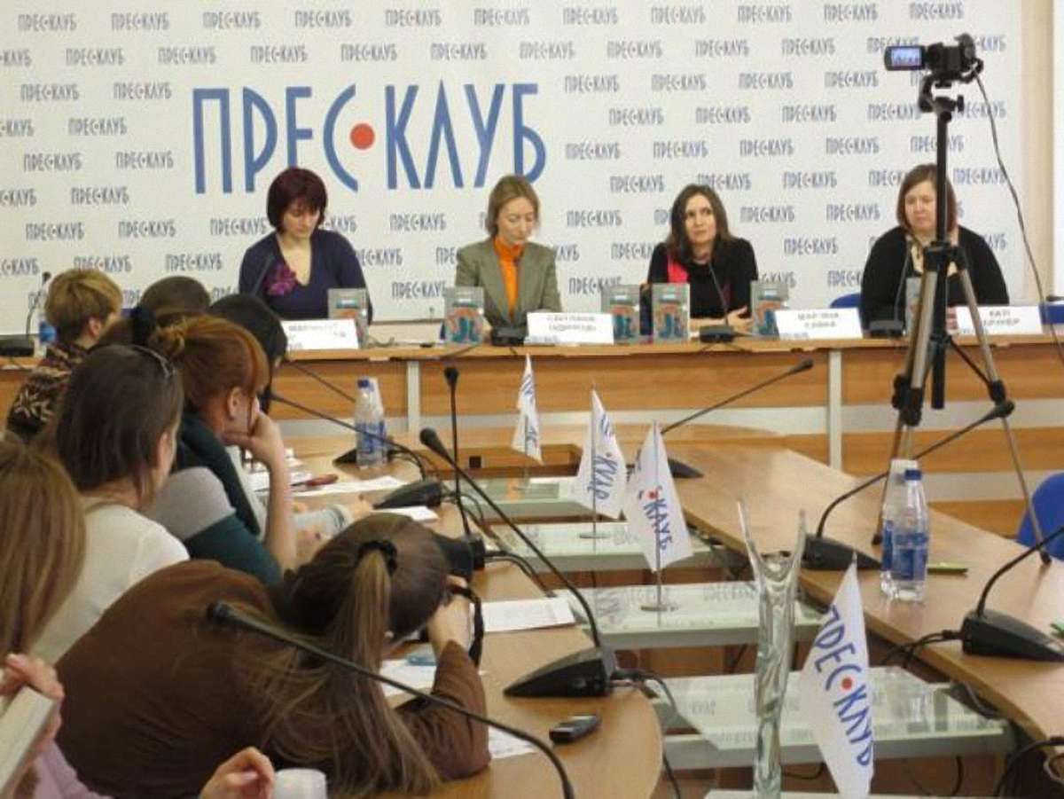У Львові презентували книжку “Мама по скайпу”