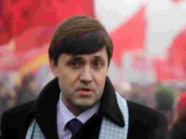 Комуніст повідбивав би чиновникам носи за пам’ятники Бандері