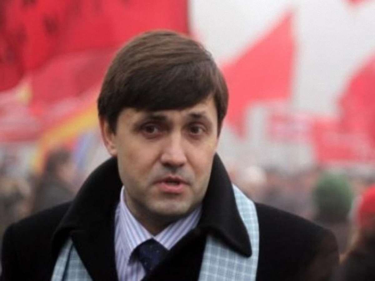 Комуніст повідбивав би чиновникам носи за пам’ятники Бандері