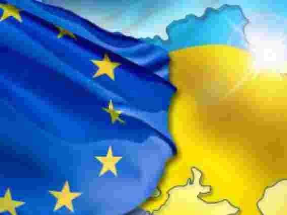 Азаров і Кокс обговорили підготовку до саміту Україна - ЄС в листопаді