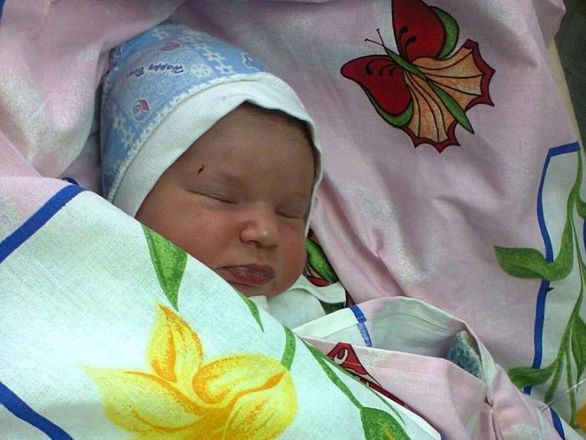 На Львівщині у під’їзді знайшли немовля. Матір розшукують