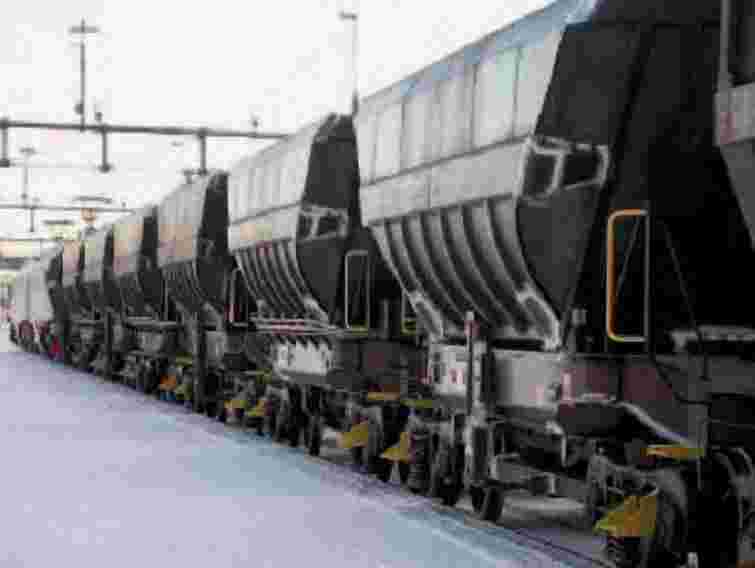 На Львівській залізниці потяг збив чоловіка на смерть, іншого – травмовано