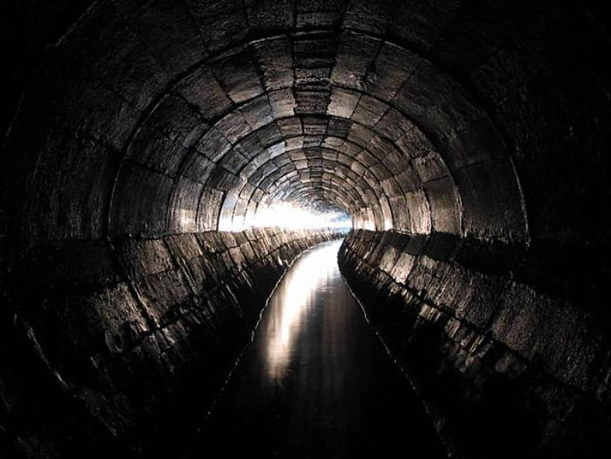 У Львові чоловік, якого шукали в колекторі, знайшовся