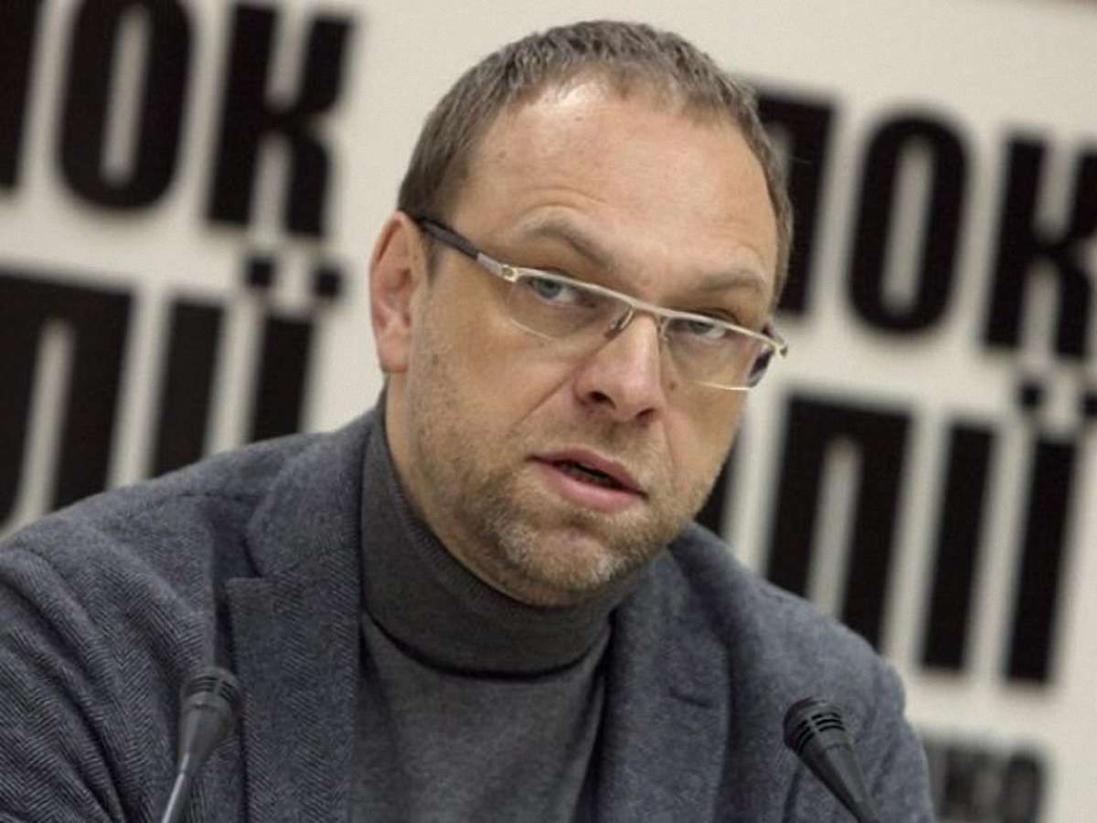 Власенко не планує виїжджати за кордон