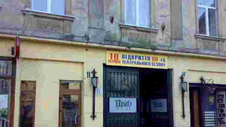 У технічному приміщенні театру для дітей у Львові обвалилась частина стелі
