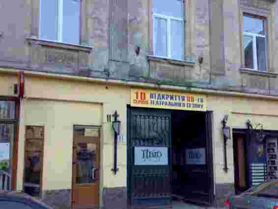 У технічному приміщенні театру для дітей у Львові обвалилась частина стелі