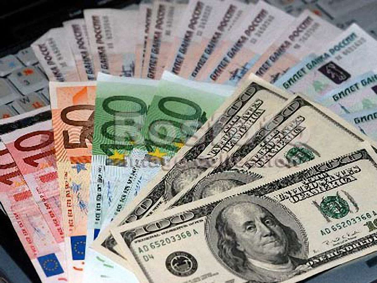 Банки в лютому продали українцям валюти на $1,3 млрд