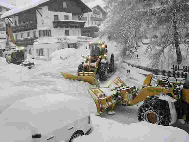 Через негоду водіїв закликають по можливості не виїжджати в місто