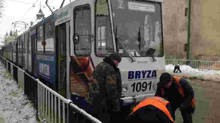 Ще три трамваї у Львові зійшли з рейок через негоду
