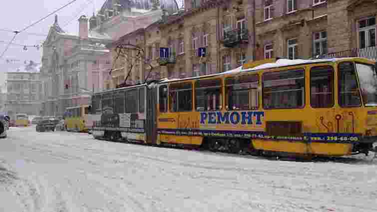 Через снігопад у Львові обмежили рух трамваїв