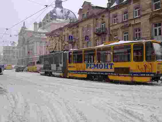 Через снігопад у Львові обмежили рух трамваїв