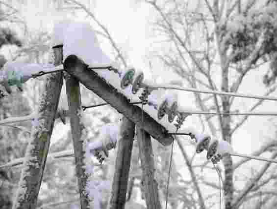 На Львівщині через снігопад вже 60 населених пунктів без світла 