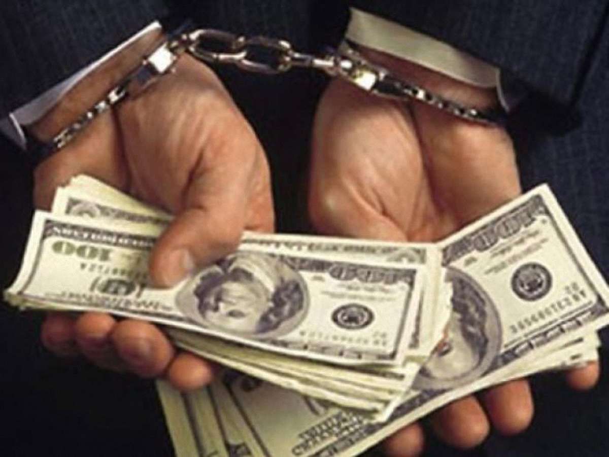 На Рівненщині прикордонника зловили на $1,5 тис. хабара