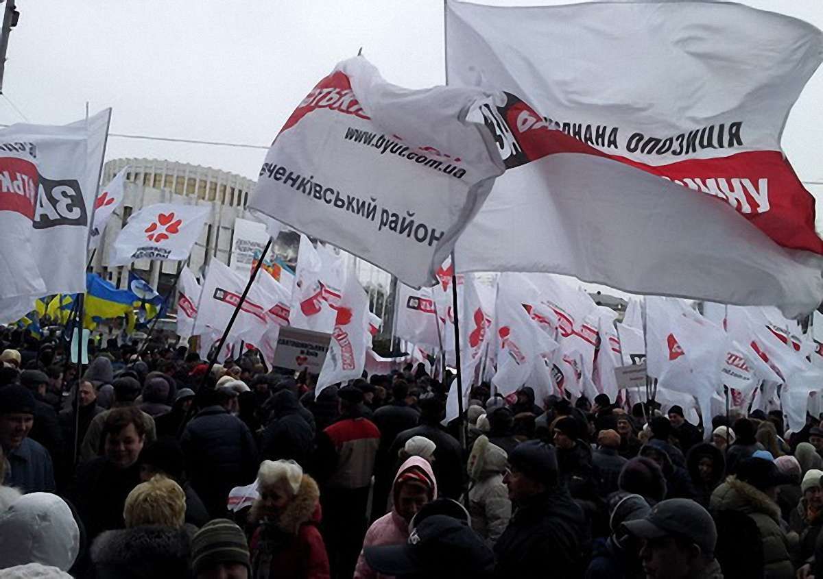 Фронт змін: Міліція блокує виїзд автобусів до Львова на акцію