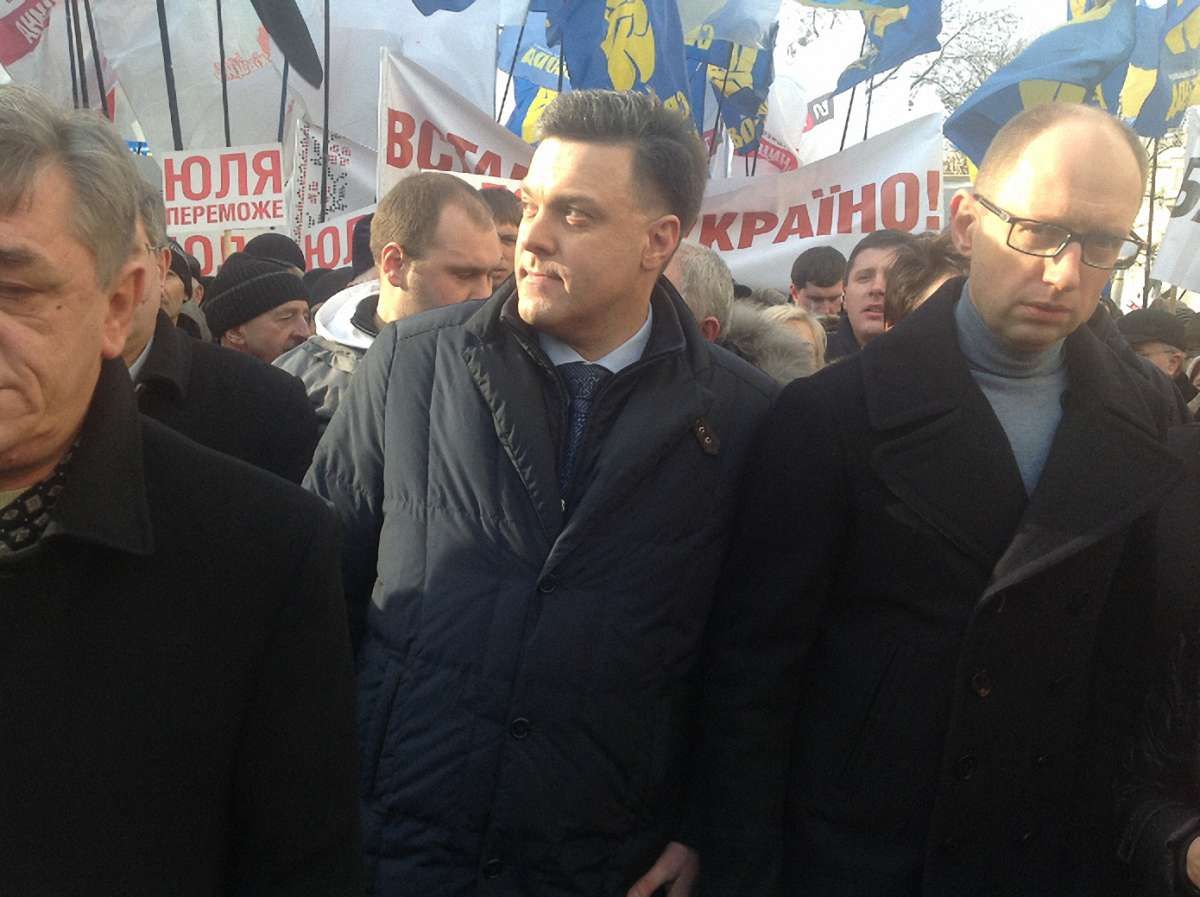 У Львові кількатисячним маршем почалася акція "Вставай, Україно!"