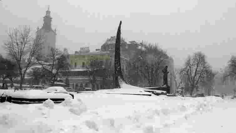 Сніг у Львові падав 30 годин,  – чиновник