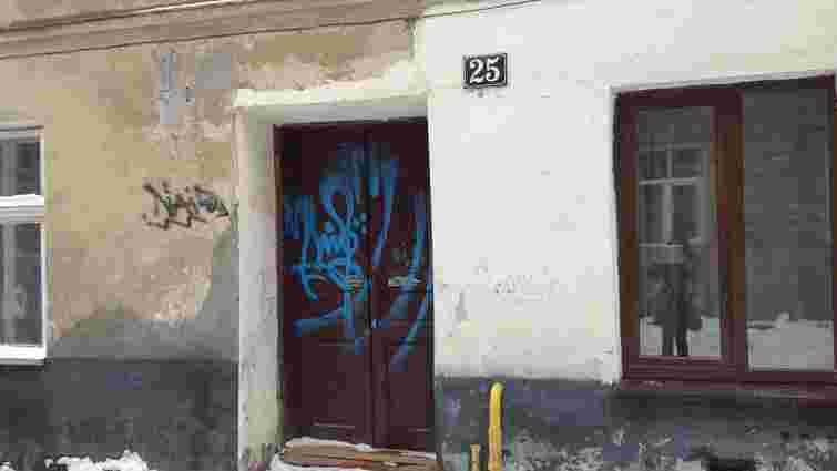 На вул. Лесі Українки у Львові обіцяють до Великодня змити графіті