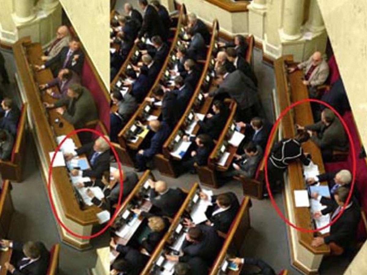 У Раді знову зловили на гарячому "кнопкодавів"
