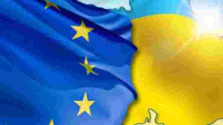 ЄС радить Україні активніше боротися з корупцією