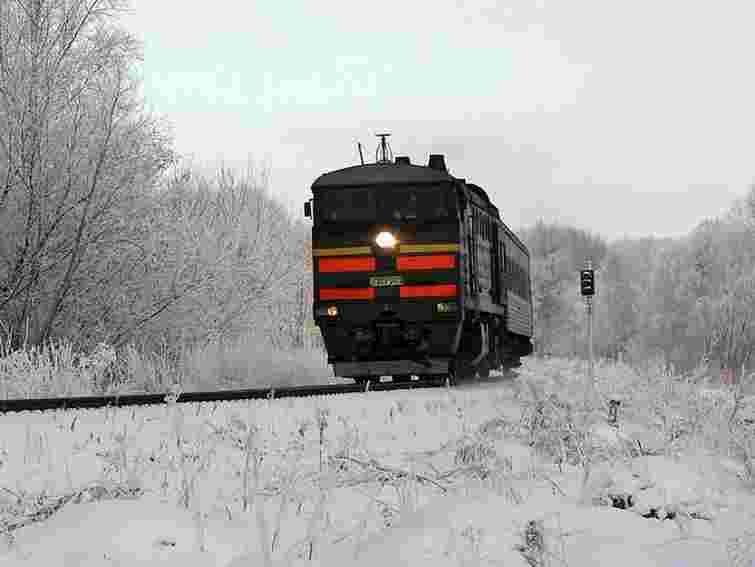 Укрзалізниця: Щоб сісти у потяг, паспорт наразі не потрібен