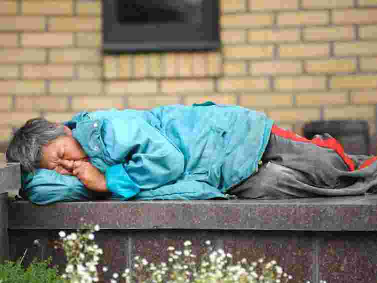 Уряд планує на 25% збільшити кількість центрів для бездомних