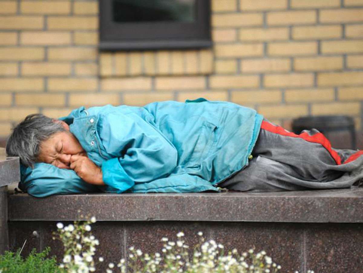 Уряд планує на 25% збільшити кількість центрів для бездомних
