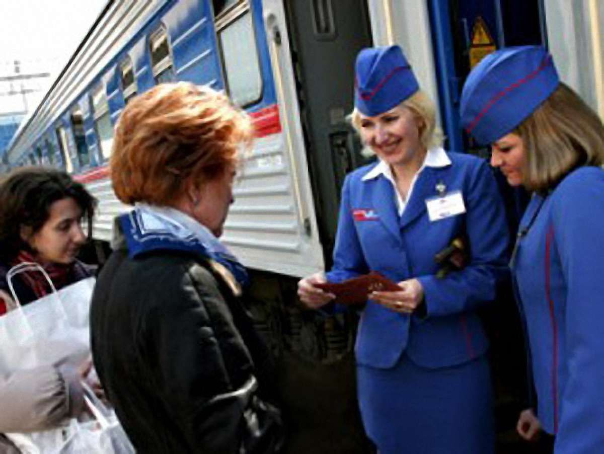 Із 6 квітня у потяги пускатимуть за паспортом