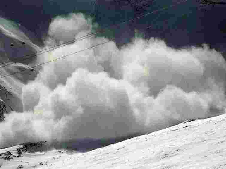 У Карпатах зійшло три снігові лавини