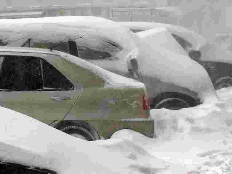 Із снігових заметів на Львівщині витягнули 450 авто