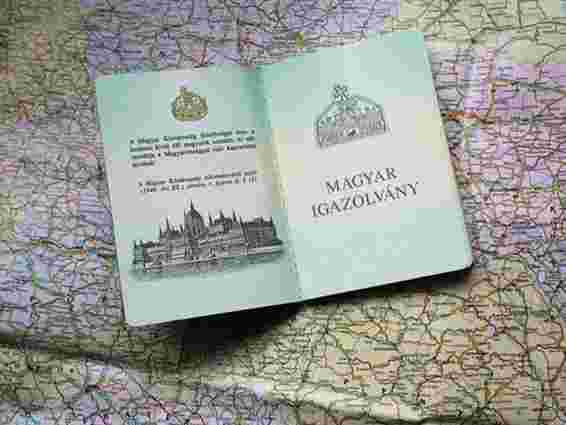 Майже 9 тисяч українців отримали громадянство Угорщини