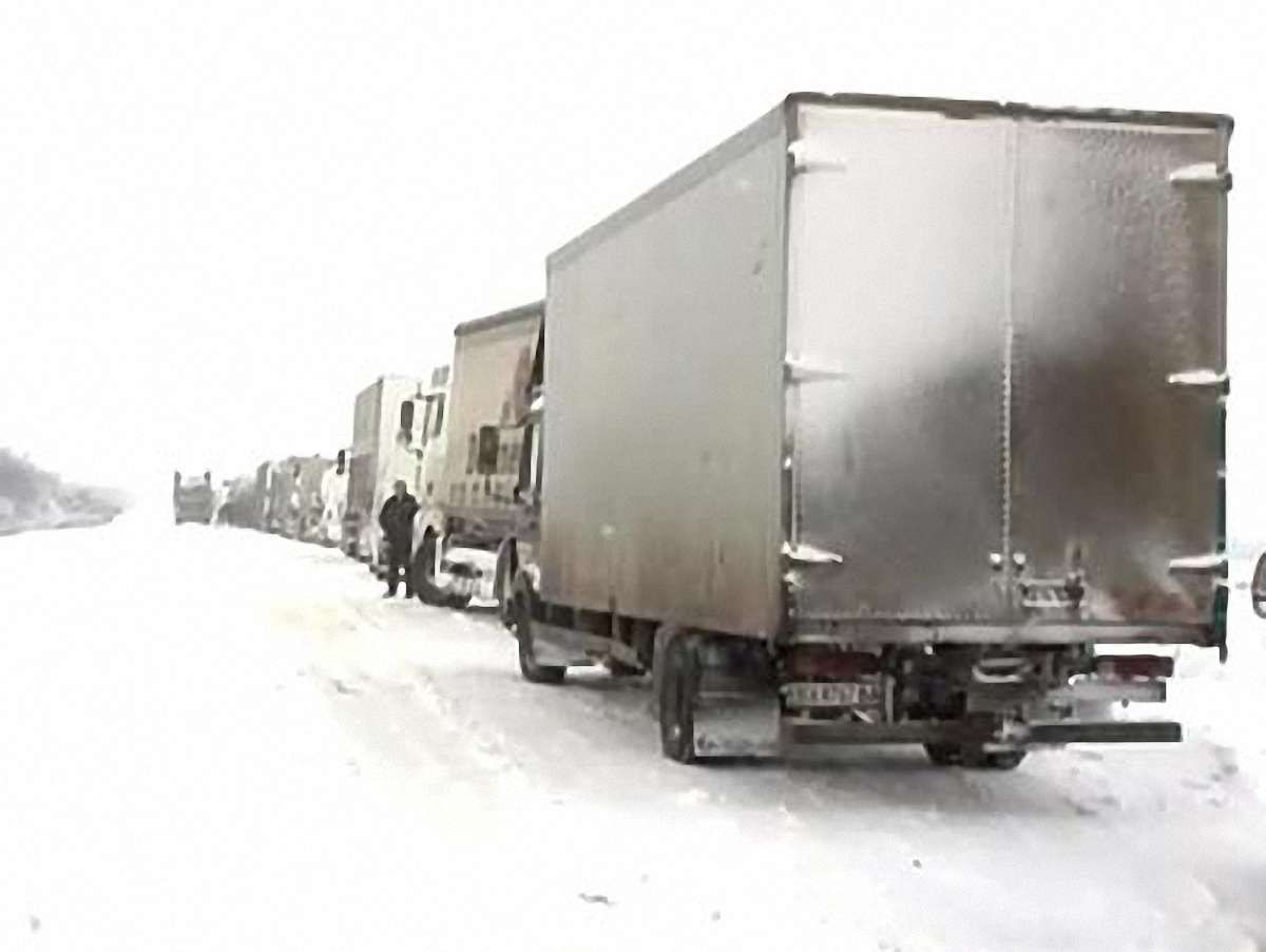 Вантажівкам заборонили в’їзд у Київ