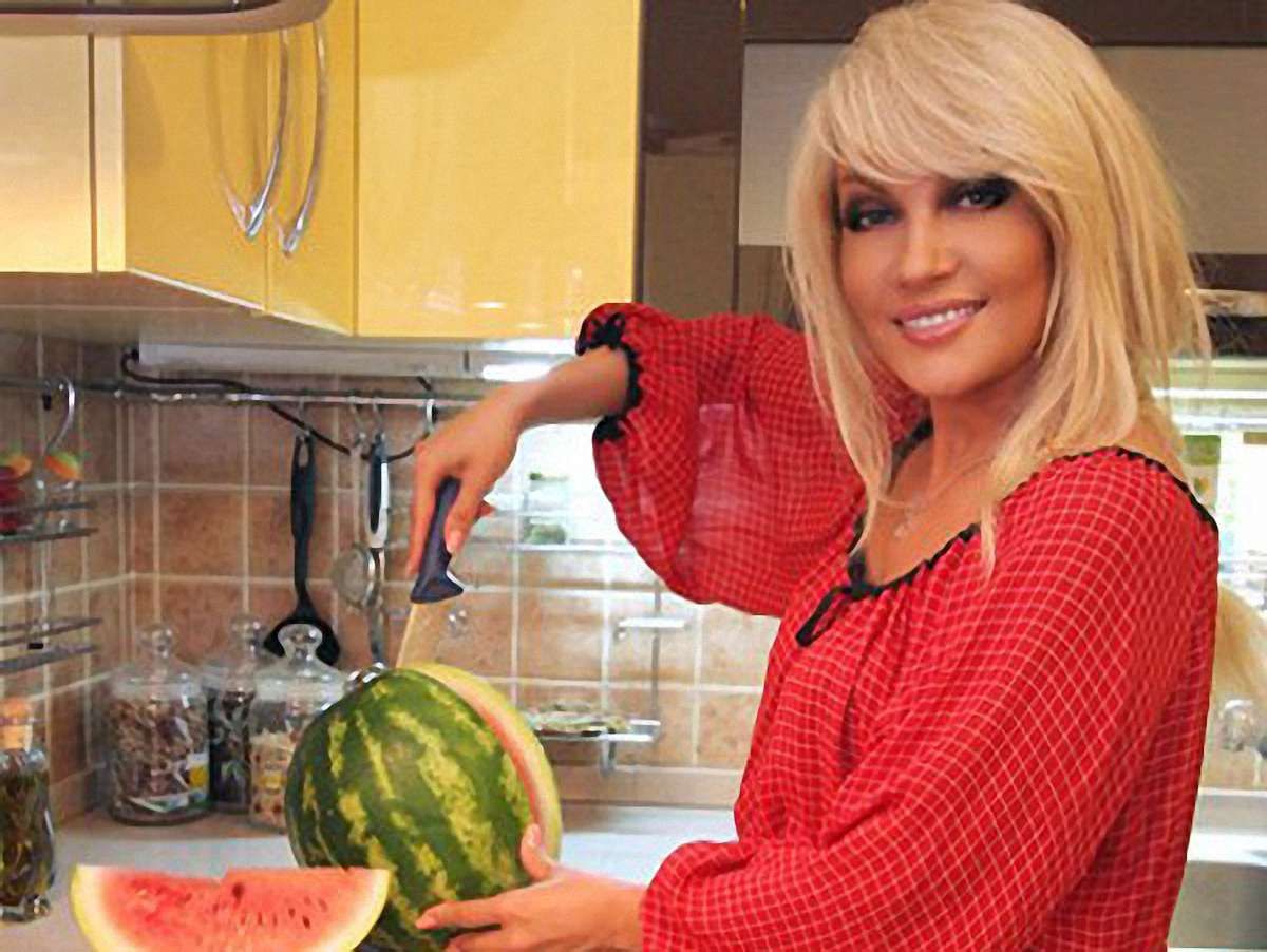 Повалій каже, що зарплату нардепа  може одним куплетом заробити