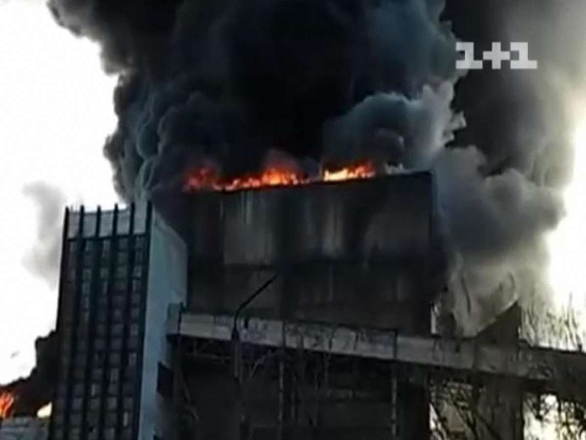 Чотири години не вдається погасити пожежу на Вуглегірській ТЕС