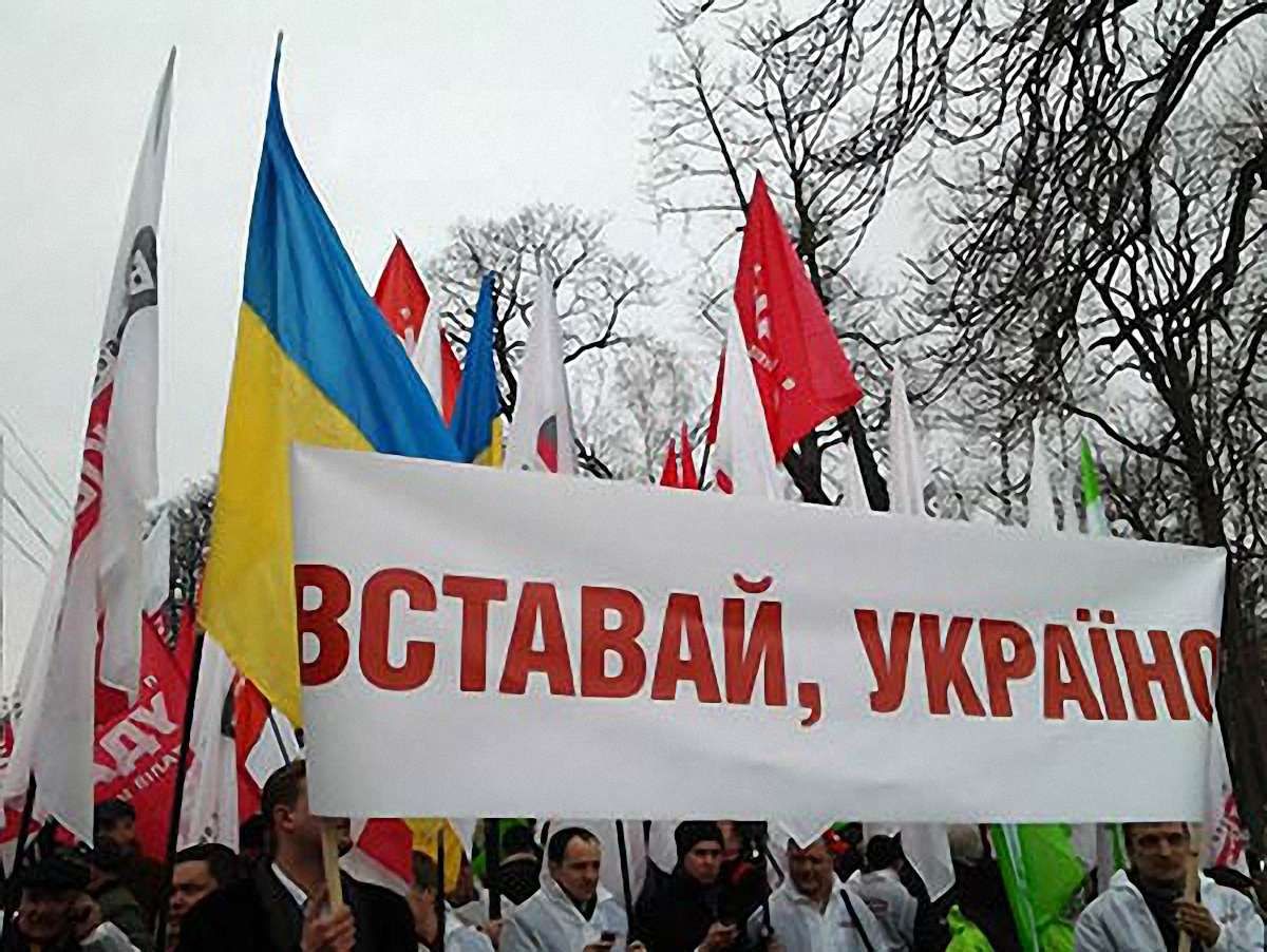 У Чернівцях на марш «Вставай, Україно!» прийшло 10 тисяч людей