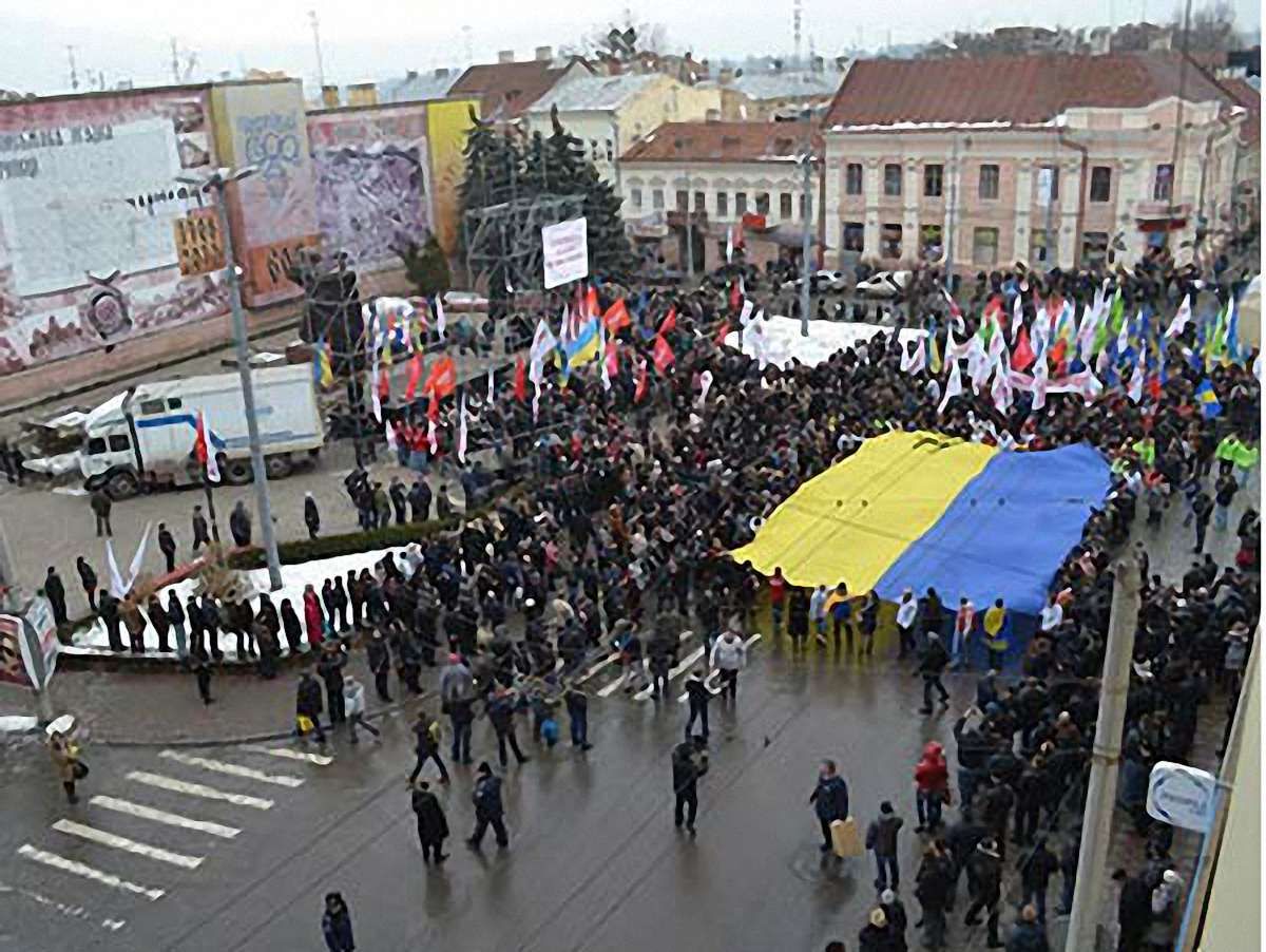 Міліція побачила на мітингу опозиції в Чернівцях 1,5 тисячі осіб