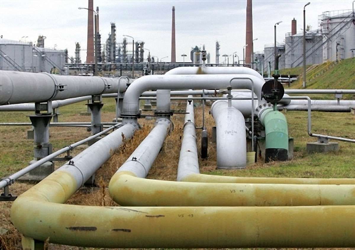Імпорт нафти в Україну скоротився в 6,9 раза
