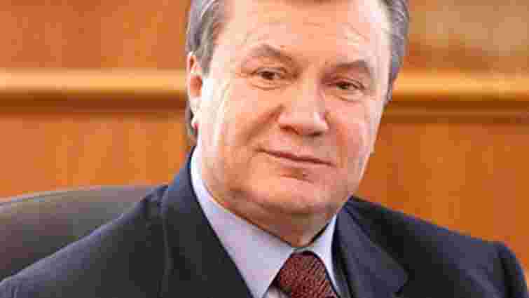 Торік Янукович заробив 15 мільйонів на своїх книжках