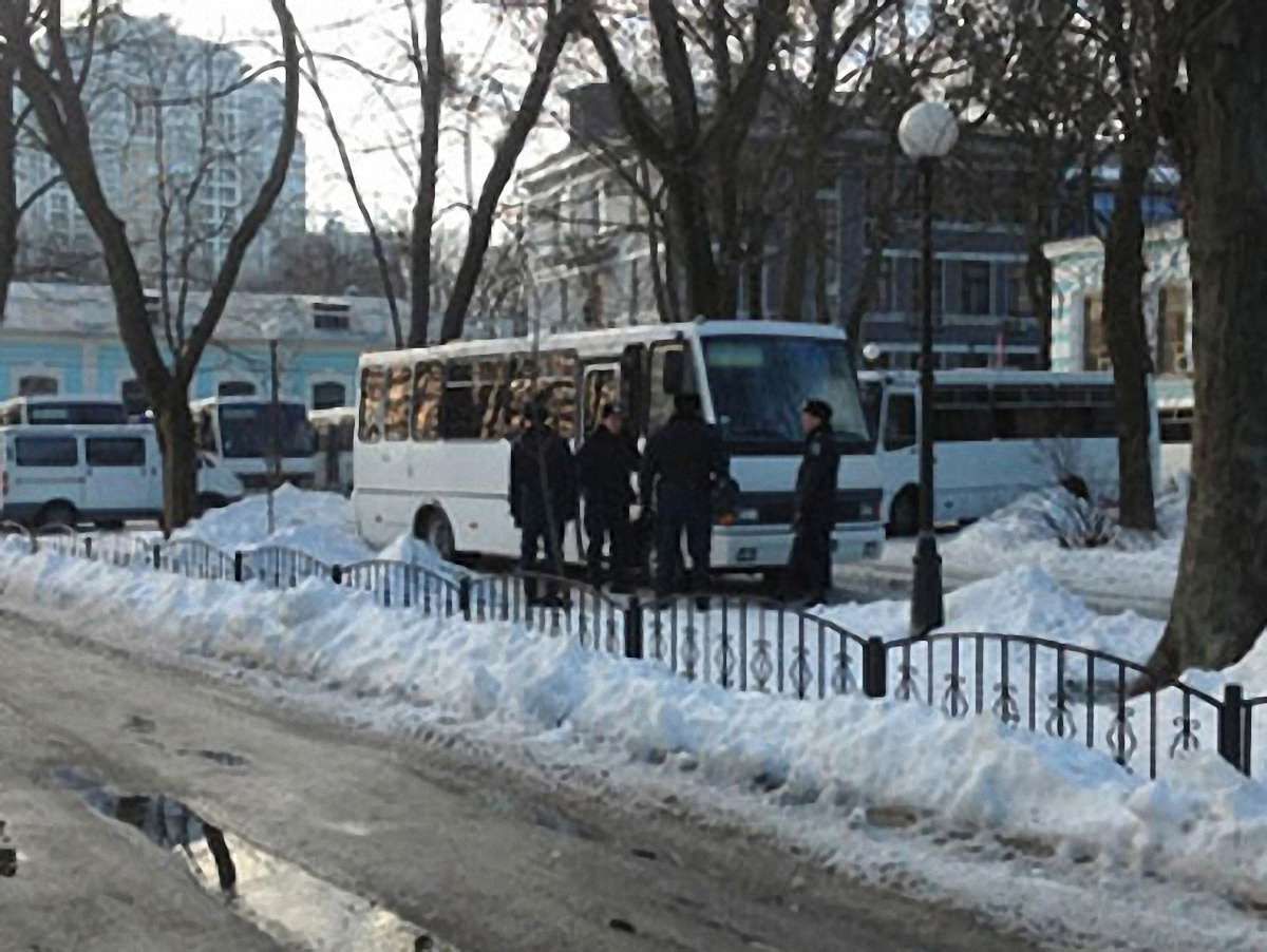 Під Радою опозиція і регіонали готують два мітинги