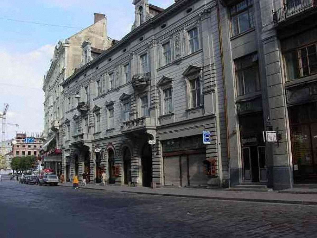 Історичну аптеку на Коперника у Львові треба зберегти, – мер