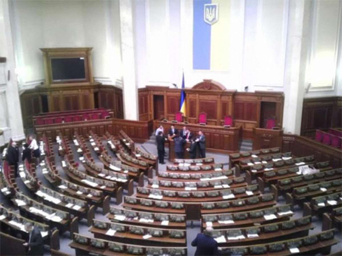Опозиція продовжує блокувати Раду